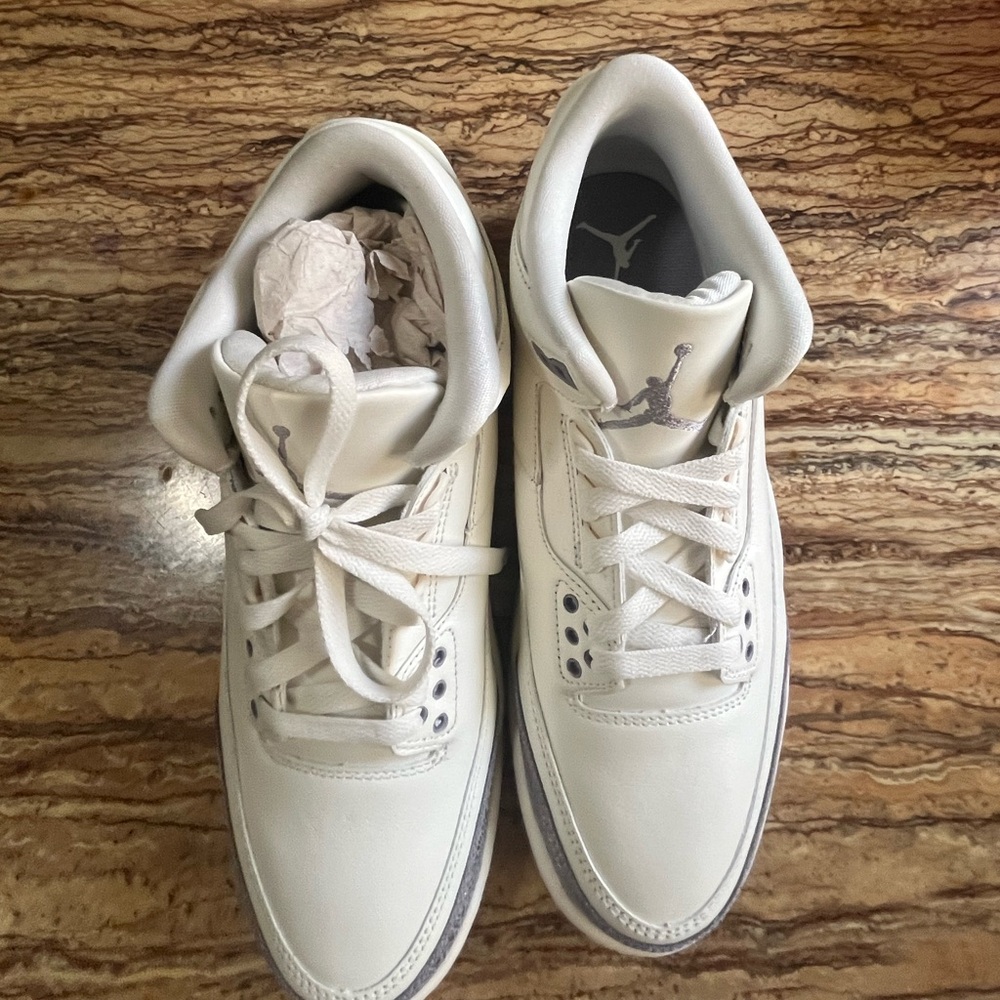 2025 WMNs Air Jordan Retro 3 “Sail Metallic Silver” - Picture 5 of 10